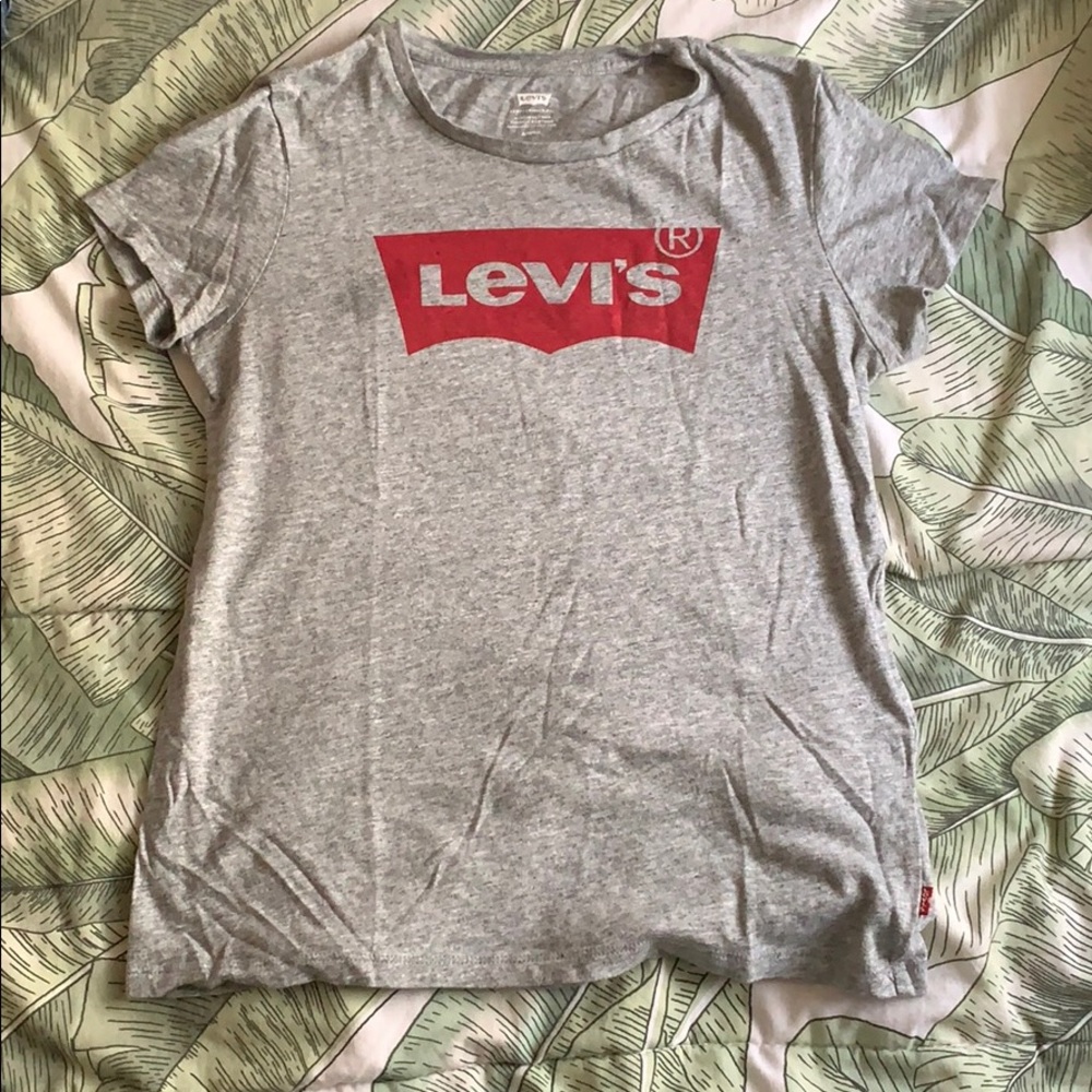 Levi’s logo shirt